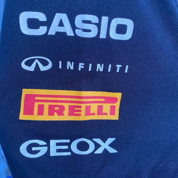 Red Bull racing team 2011 good condition. - Picture 4 of 4